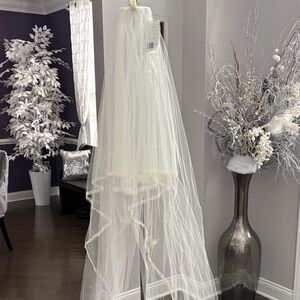 Elegant ivory Bridal Veil